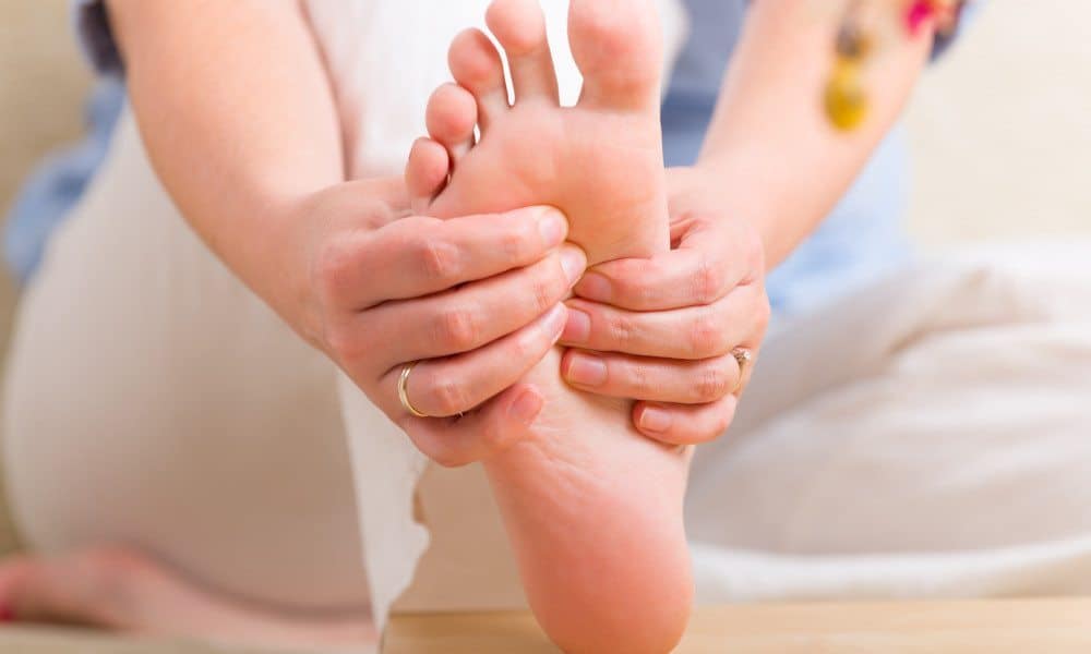 This 5 Minute Foot Massage Relieves Cold And Flu Symptoms