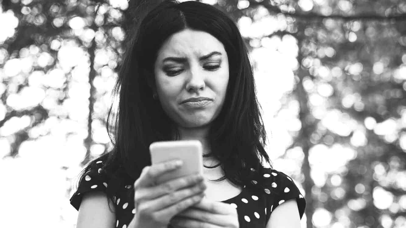 5 Text Messages to Never Send Your Partner