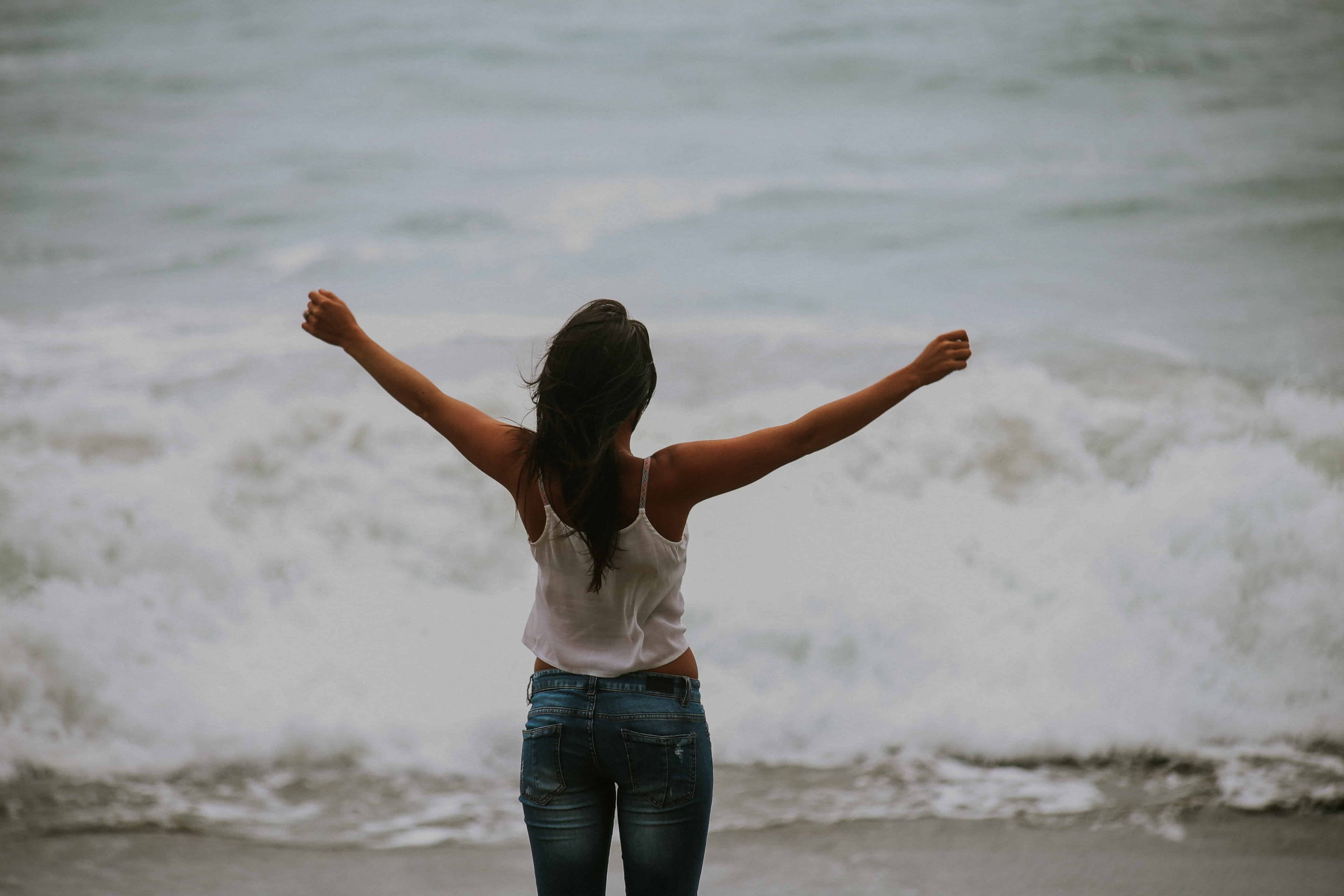 10 Signs It’s Time To Let Go Of The Past And Live Happily
