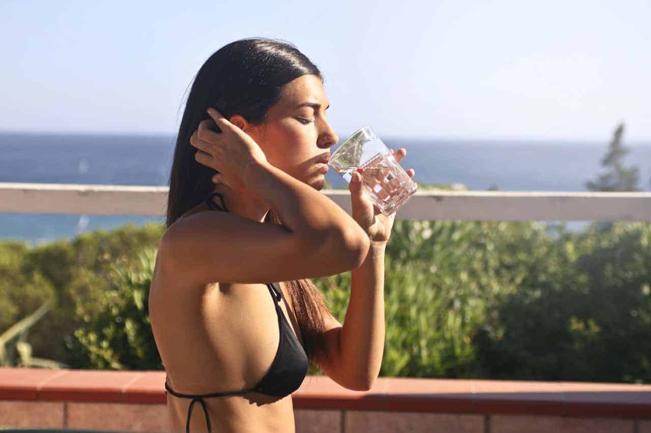 The Complete Guide To Dehydration: Symptoms & How to Reverse it!