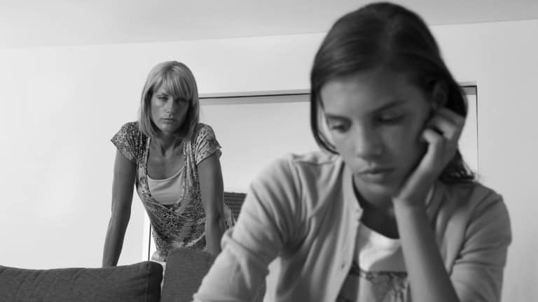 toxic mothers behaviors