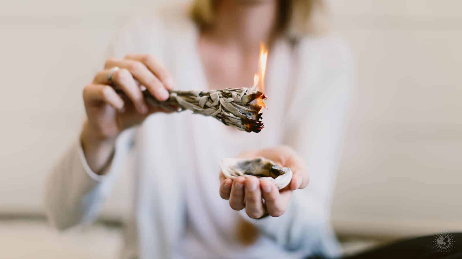 10 Healthy Benefits of Burning Sage in Your Home