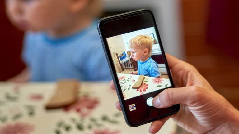 pictures of children to avoid posting on social media
