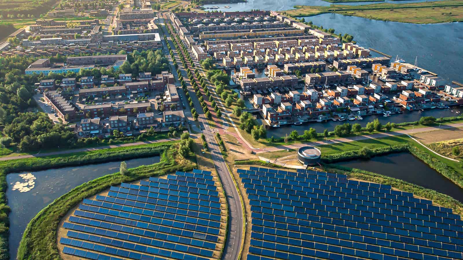 How Solar Energy Helps to Create Self-sustaining Cities