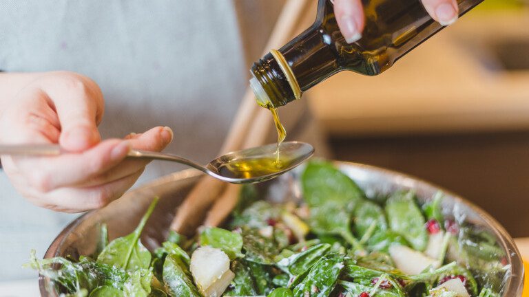 eating olive oil