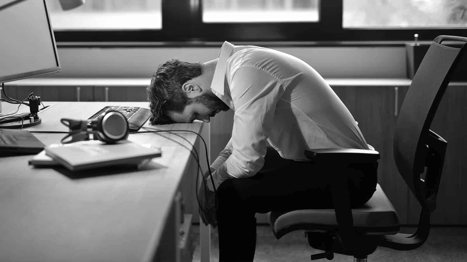 15 Signs Someone Struggles with Work Fatigue