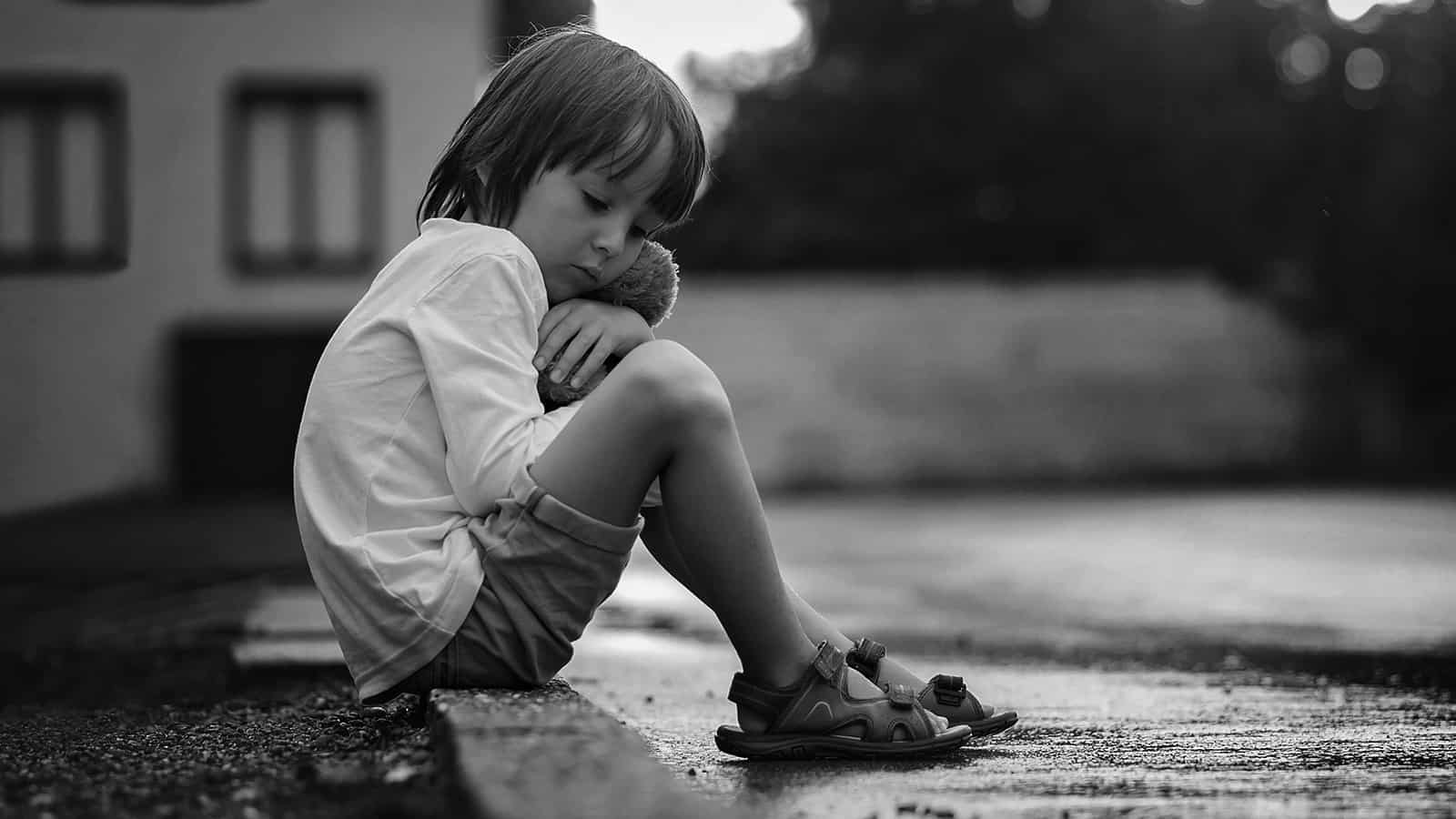 10 Signs of a Neglected Child Never to Ignore
