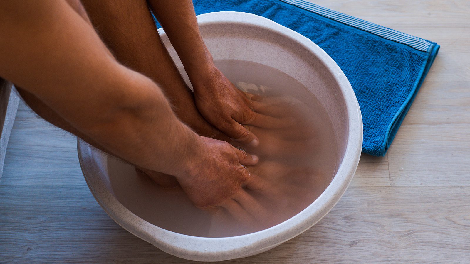 10 Signs You Need Foot Detox (And How to Do It)