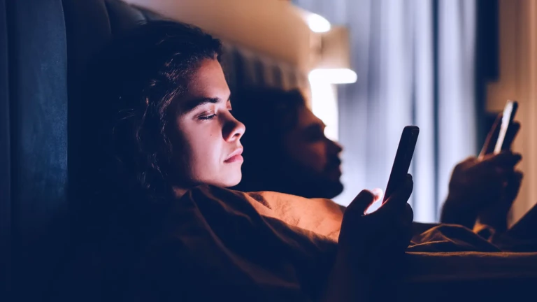 digital distractions phubbing in relationships